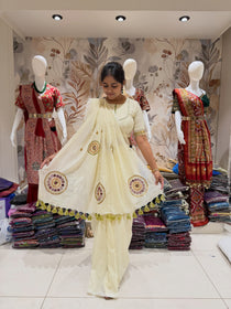 Ivory khadi cotton saree with hand stitched circular motifs and tassel edging - view 4