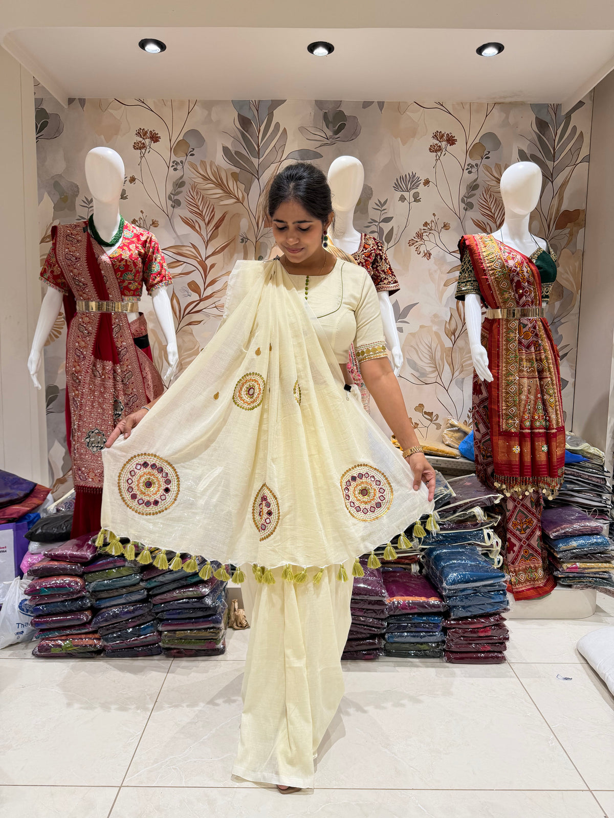 Ivory khadi cotton saree with real mirror handwork - view 6