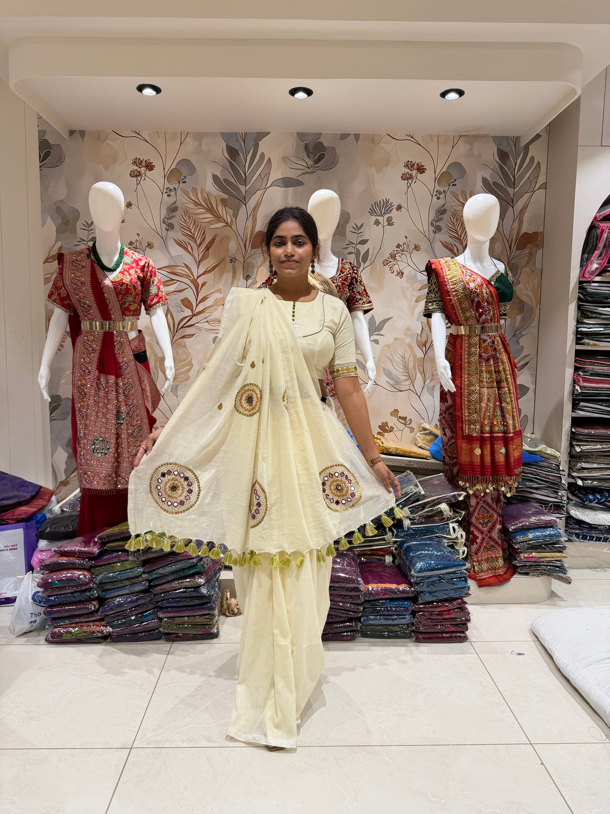 Ivory khadi cotton saree with real mirror handwork - view 7