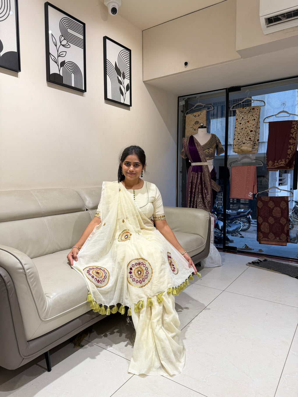 Ivory khadi cotton saree with real mirror handwork - view 11