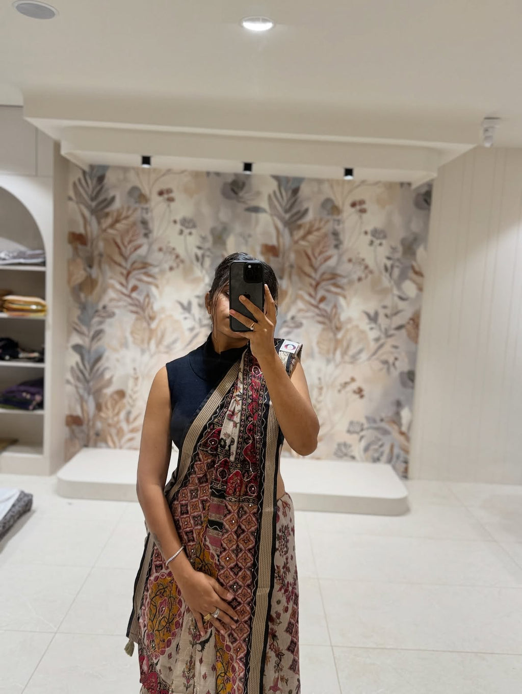 Mal Cotton saree with Aari Work - view 2